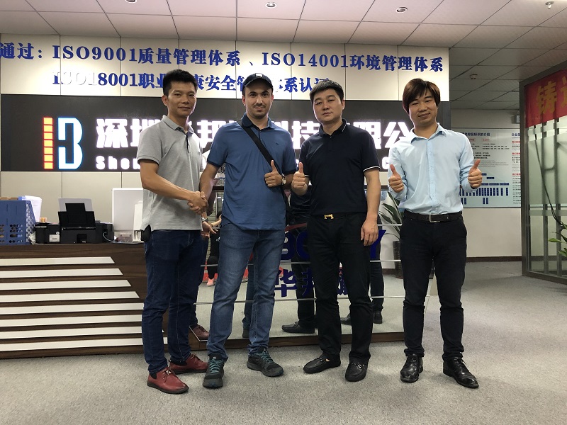 俄羅斯客戶前來(lái)我司考察液晶拼接屏、LED等終端大屏顯示設(shè)備